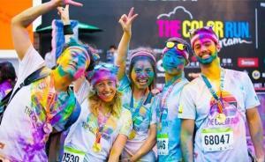 什么跑赛能让牙都变绿了，暴雨挡不住“全球最欢乐的5公里”