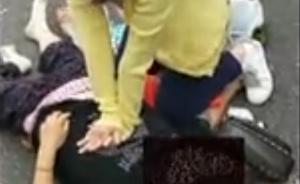 重慶老人街頭暈倒女護(hù)士跪地救人，被救老人不幸傷重去世