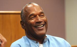 美前橄榄球明星O·J·辛普森入狱9年后获假释出狱