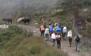 3驴友违规进入四川卧龙保护区被困，警方组织救援队徒步搜救