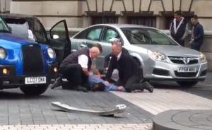 英國(guó)自然歷史博物館外有人蓄意開(kāi)車(chē)撞人，多人受傷