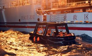 貨輪深夜海上沉沒(méi),大風(fēng)巨浪中船員獲救