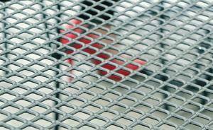 女孩拒發(fā)生關(guān)系被網(wǎng)友拘禁，西安警方憑聊天照片鎖定地點(diǎn)解救