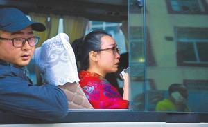 九寨溝地震丨最后一批游客撤離，80輛大巴車送他們回家
