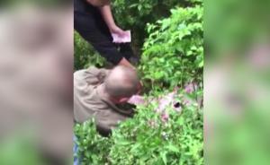 男子偷7萬遭路人圍毆：拼命撒錢仍被抓