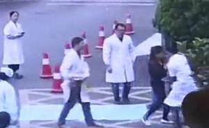 监拍：母亲抱子呼救，医生接过一路狂奔