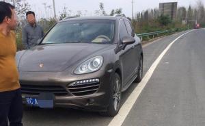 豪車停河南高速應(yīng)急道上三人撒尿，司機(jī)被罰款200記6分