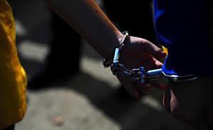 警方抓捕涉嫌盜竊兒子，廣西一父親拿菜刀阻撓被拘留10日