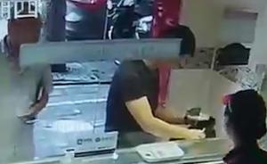 男子拾12万元谎称别人拿走，被控诈骗
