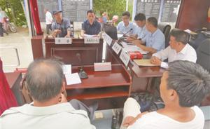 湖北英山“車載法庭”進(jìn)村：法官審理土地糾紛，還給村民普法