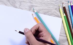 四川一大学生“因为热爱”8年彩绘近千幅汽车：画得就像照片