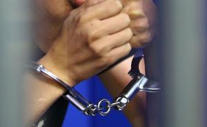 广东男子驾驶电动车不配合辅警检查，撕烂执法人员执勤服被拘