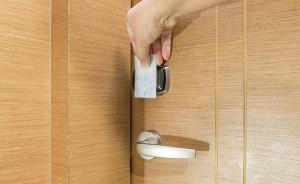 夫婦入住麗思卡爾頓凌晨房門被打開，訴諸媒體后酒店中止賠償