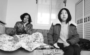 辽宁单亲妈妈把残疾女儿“背”成研究生，患癌放心不下女儿