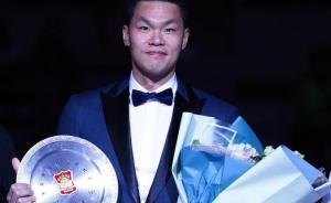 兩件退役球衣+特質(zhì)獎牌，“姚時代”的CBA人情味挺濃