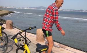 多辆小黄车被扔海里,冬泳大爷悉数捞起