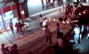 男子偷手機逃跑，下班女輔警當場擒獲