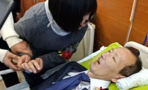 銀婚紀(jì)念日，妻子與漸凍癥丈夫唱歌落淚