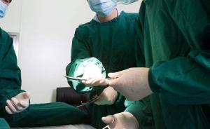 父親在急救，自己在救他人：敬業(yè)還是不孝？醫(yī)生卷入輿論漩渦