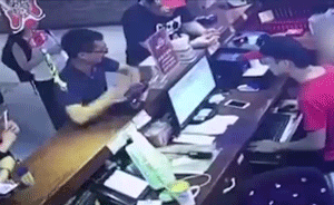 為抹4元零頭，男食客多次挑釁羞辱店員