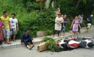 云南大關(guān)男子無證醉駕撞傷親戚，質(zhì)問警察“為什么不能私了”