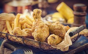 15歲男生胸部達(dá)“B罩杯”，專家：炸雞等高熱量食物吃太多