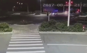 救護車送病人闖紅燈被撞，女醫(yī)生受傷