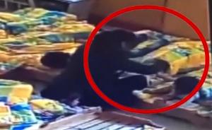 幼儿园保洁员用胶布封孩子嘴:嫌吵