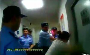 女子地铁内追打丈夫咬伤民警被行拘