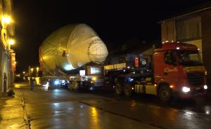 实拍A380部件运输：机身机翼穿城而过