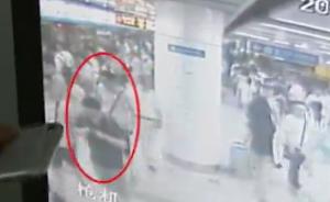 南京地铁猥亵女乘客男子：系公司主管