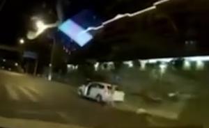 司機(jī)為救受傷母子兩次違章，被免予處罰