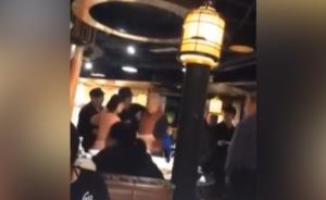 服务员要拿椅子，老汉飚京骂欲吃霸王餐