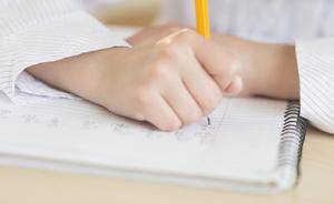 贵阳职校女生没做好内务罚抄制度，教官被指变相体罚学生