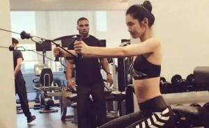 奚夢(mèng)瑤摔倒瞬間，你注意到她的馬甲線嗎