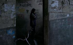 两代小镇少女的留守往事：性困惑、疏离的家与心灵之路