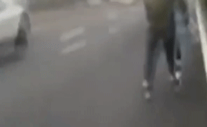 保姆抱雇主婴儿行窃败露，一路狂奔拦车