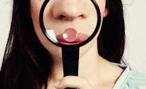 疑整容被勸下飛機(jī)女子母親稱只是發(fā)炎，稱將做鑒定自證清白