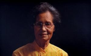 女摄影家侯波逝世，留下开国大典、毛泽东畅游长江等经典瞬间