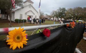 得州槍擊遇害失去9名親人家屬，狀告美軍未報(bào)備槍手犯罪記錄