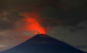 直播錄像丨印尼巴厘島火山噴發(fā)正在加劇，周邊居民在撤離