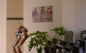 雙足機(jī)器人成長史：用大量運(yùn)算保持穩(wěn)定