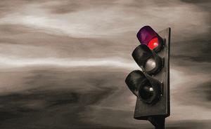 武漢工程師送重病小孩就醫(yī)闖紅燈，盼受助者作證撤銷違章處罰