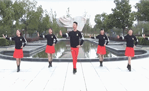 浙江24歲小伙跳廣場舞跳成領(lǐng)隊，帶出阿姨輩“徒弟”百余人