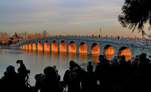 拍金光穿洞,摄影师颐和园里挤得好辛苦