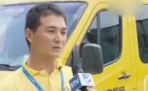 上海松江一轿车失控落水后快递员跳河砸窗救人，救后继续送货