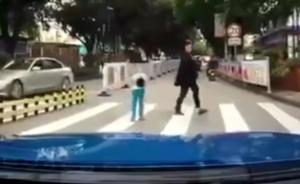 視頻丨私家車(chē)車(chē)主主動(dòng)在斑馬線前停車(chē)讓行，孩子鞠躬致謝