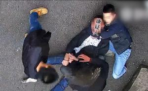 盗贼欲摸刀反抗，散打冠军民警锁喉抱摔