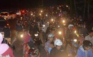 印尼6.9級地震已致2死7傷，當?shù)匕傩毡灰蟪掷m(xù)保持警惕