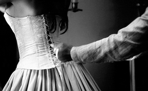 人民日報(bào)批機(jī)票捆綁搭售：利潤不夠，其他服務(wù)來“湊”